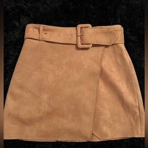 Peach buckle skirt